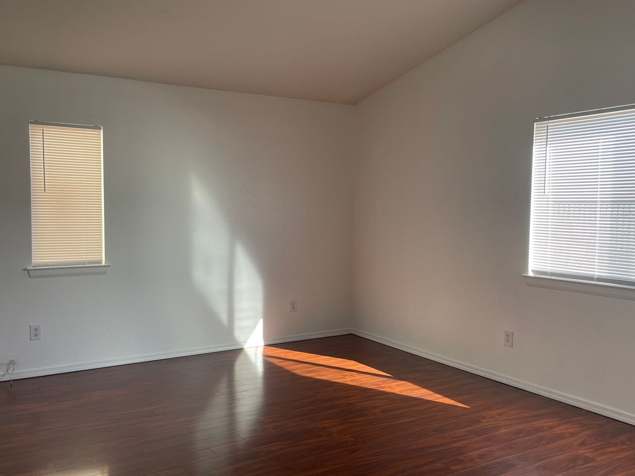 13525 Lakeside Dr - Photo 4 of 15