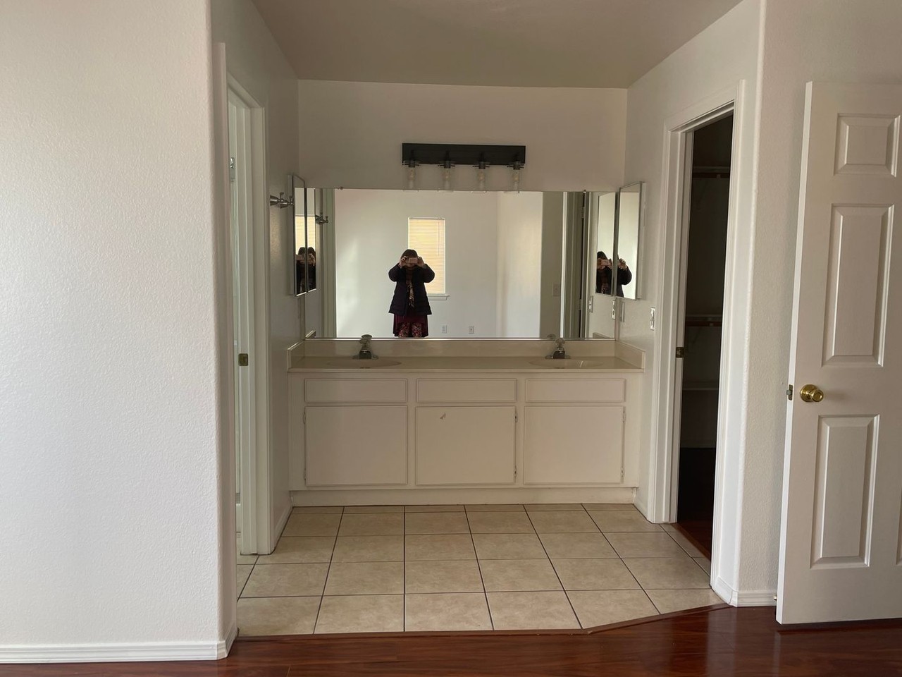 13525 Lakeside Dr - Photo 5 of 15