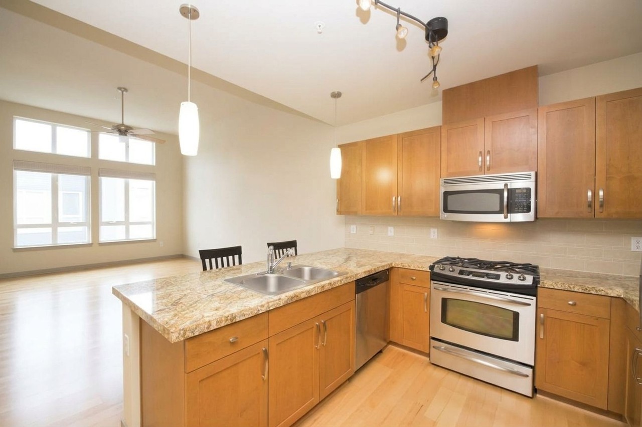 1880 25th Ave Ne #404 - Photo 5 of 19