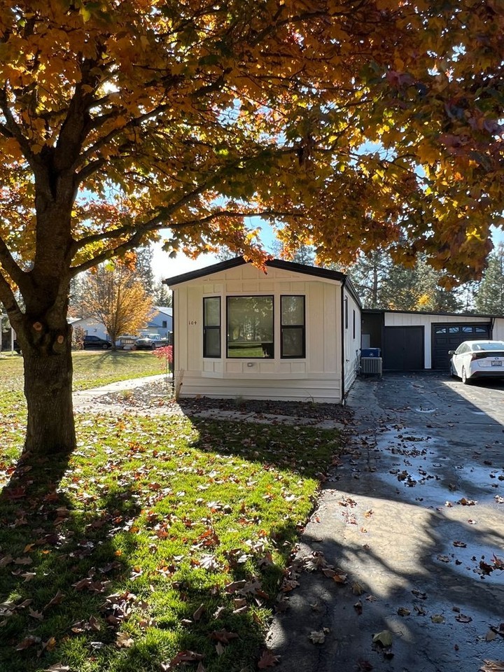 104 E C St - Photo 2 of 29