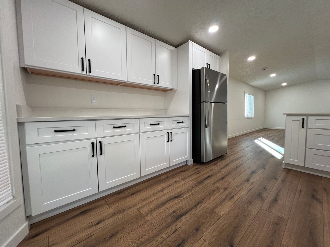 104 E C St - Photo 7 of 29