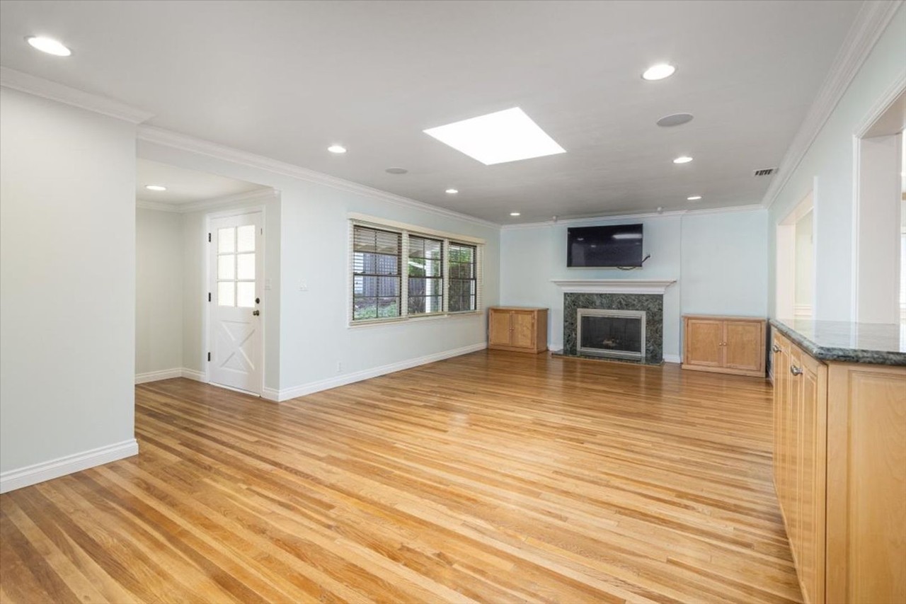 26961 Basswood Ave - Photo 4 of 31