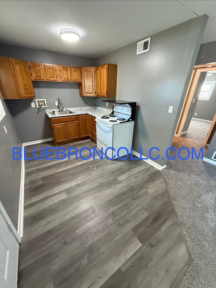 6207 E 152nd St - Photo 2 of 8
