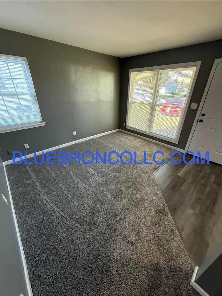 6207 E 152nd St - Photo 3 of 8