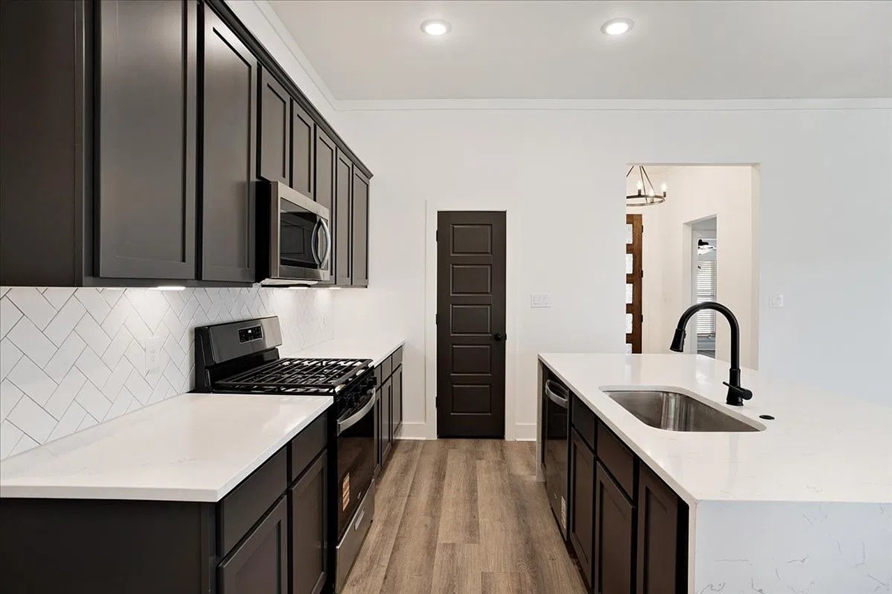 4300 Hummingbird Dr - Photo 4 of 9
