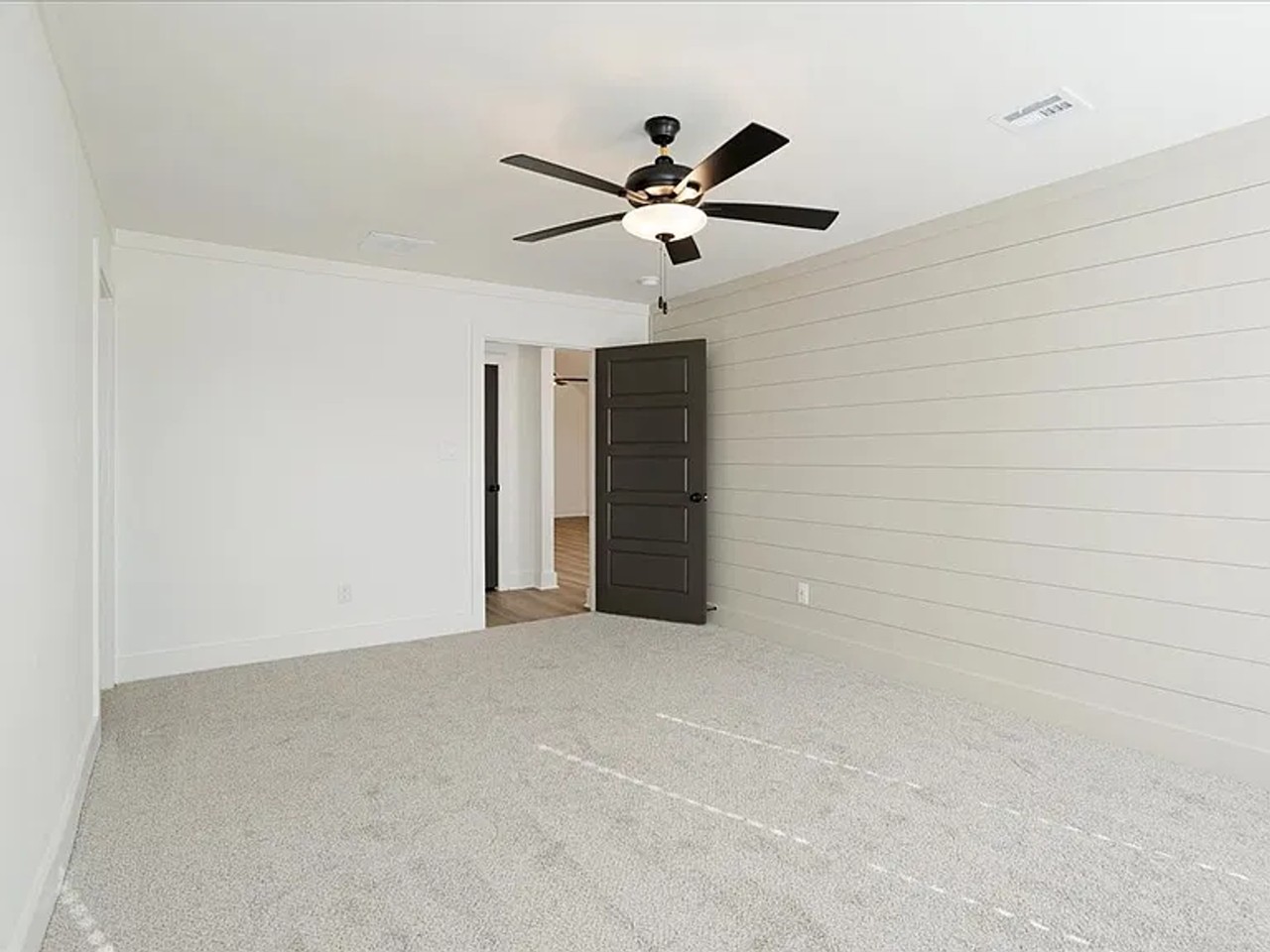 4300 Hummingbird Dr - Photo 5 of 9