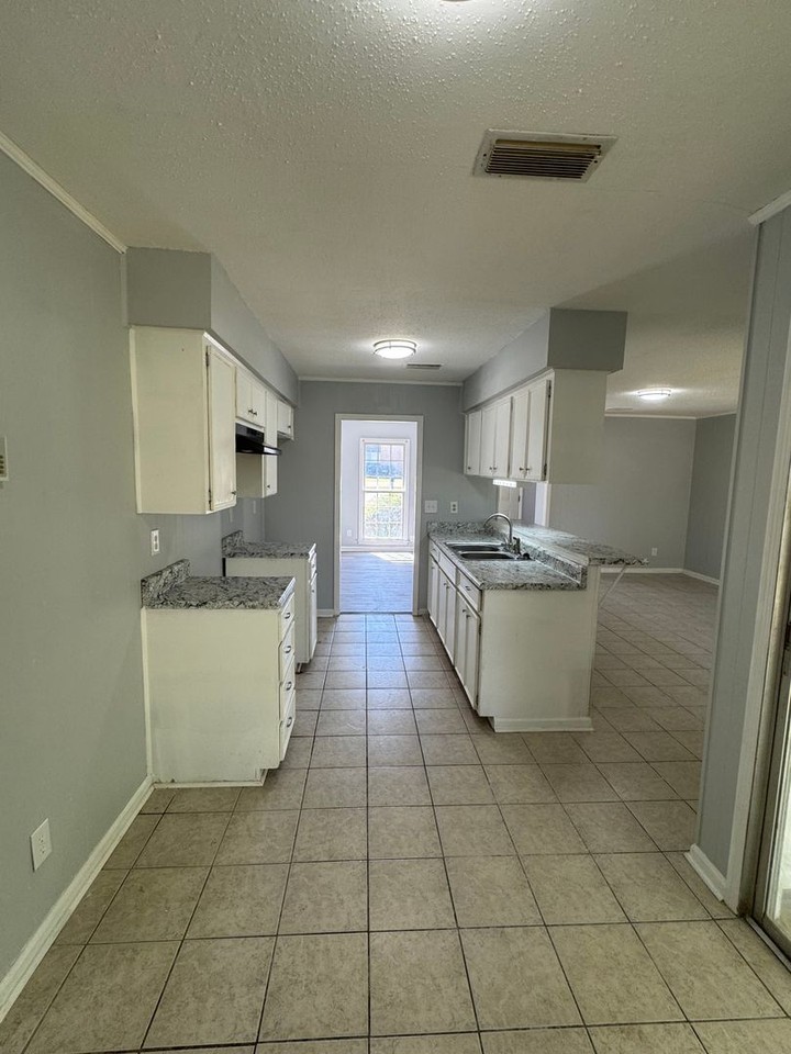339 Daman Dr - Photo 3 of 16