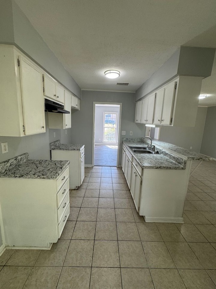 339 Daman Dr - Photo 6 of 16