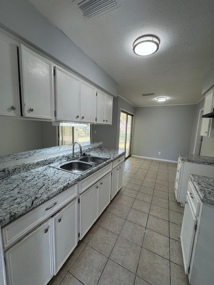 339 Daman Dr - Photo 7 of 16