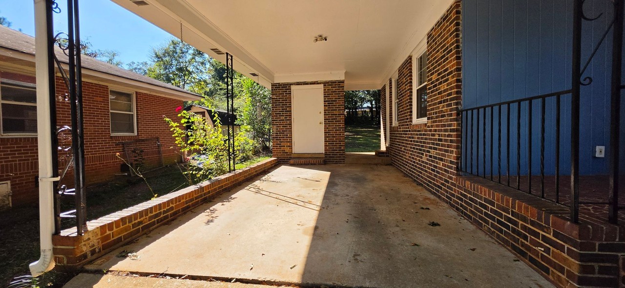 1541 Oakhill Dr - Photo 2 of 22