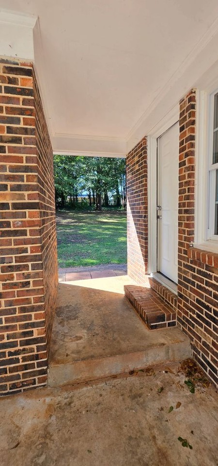 1541 Oakhill Dr - Photo 3 of 22
