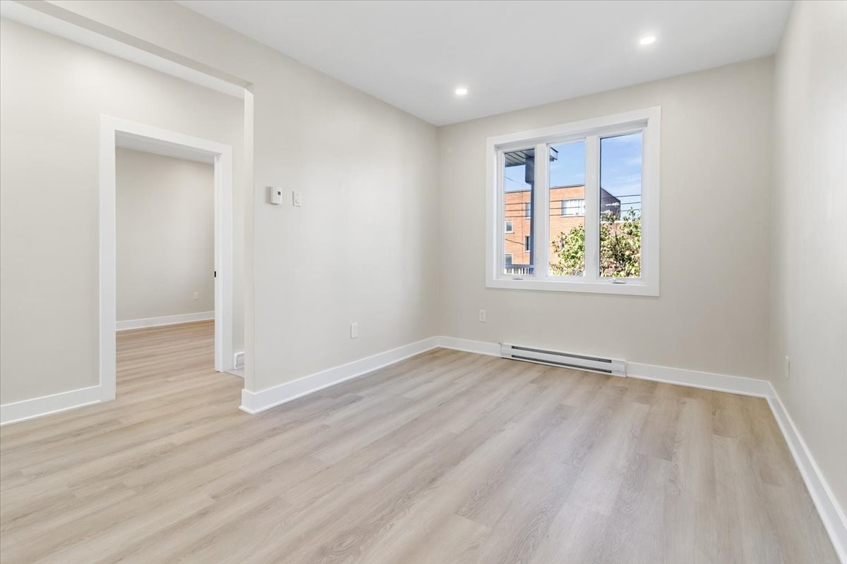 632 10e Avenue - Photo 3 of 14