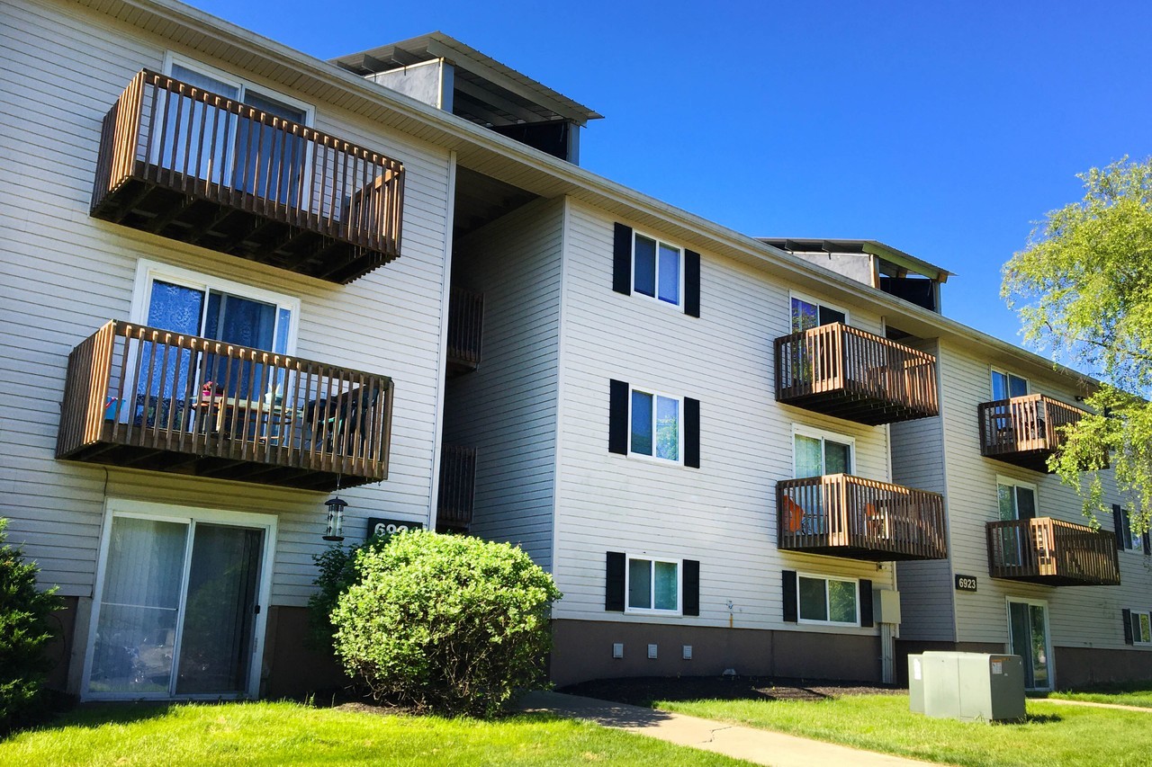 Oakwood Apartments - Photo 3 of 50