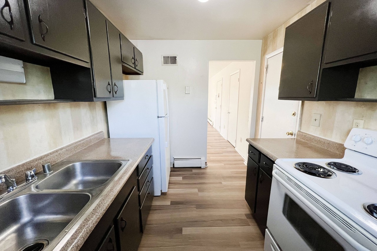 Forest Park Apartments - Photo 5 of 32