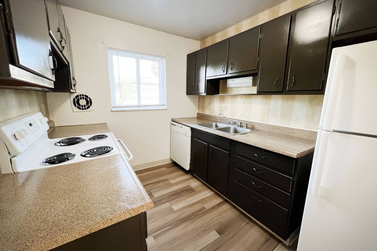 Forest Park Apartments - Photo 6 of 32
