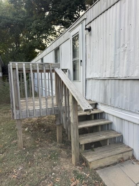 404 Lee St - Photo 4 of 17