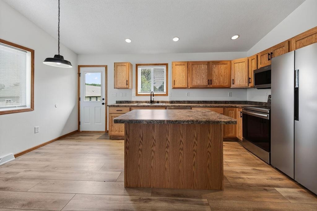 641 Angel Ct - Photo 3 of 12