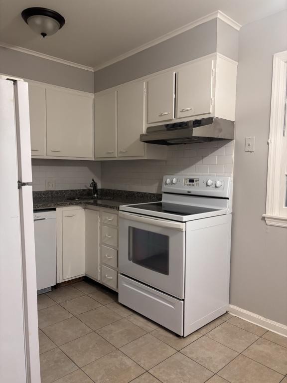 1676 Western Ave Apt 3d - Photo 3 of 9