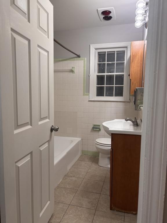 1676 Western Ave Apt 3d - Photo 5 of 9