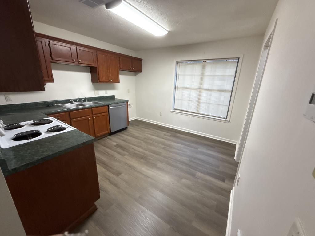3945 Ledbetter Dr - Photo 3 of 19