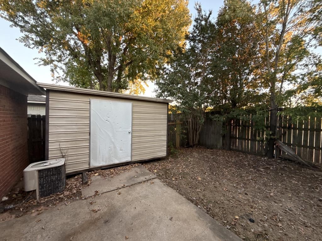 3945 Ledbetter Dr - Photo 5 of 19