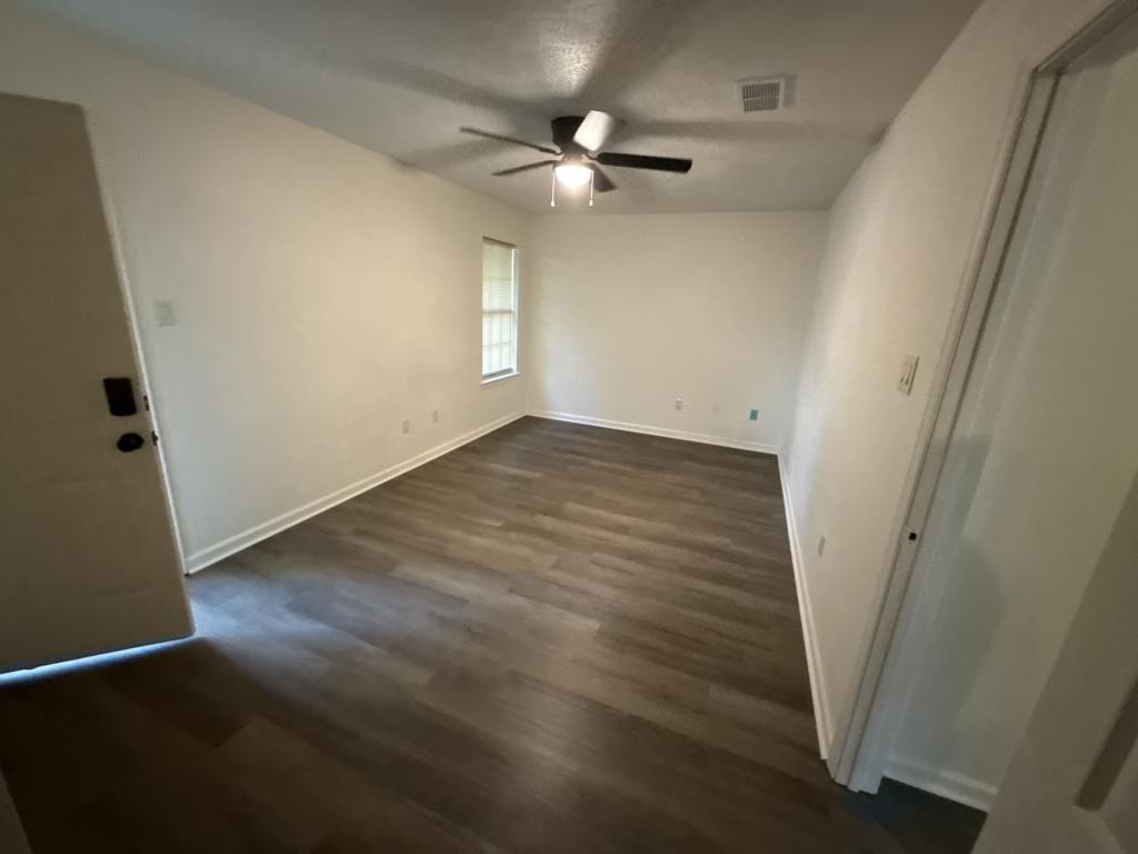 3945 Ledbetter Dr - Photo 6 of 19