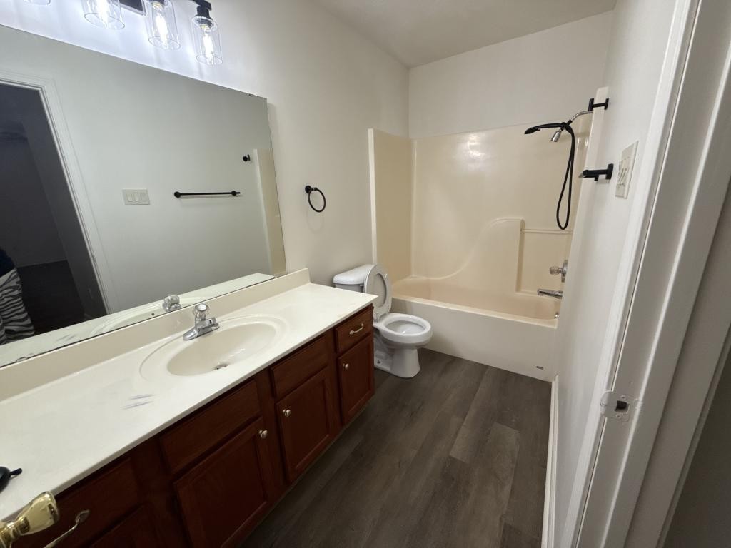 3945 Ledbetter Dr - Photo 7 of 19