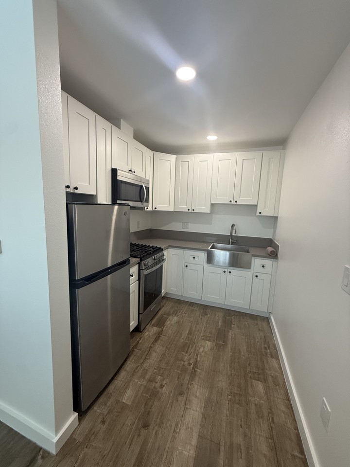 317 W 76th St #5