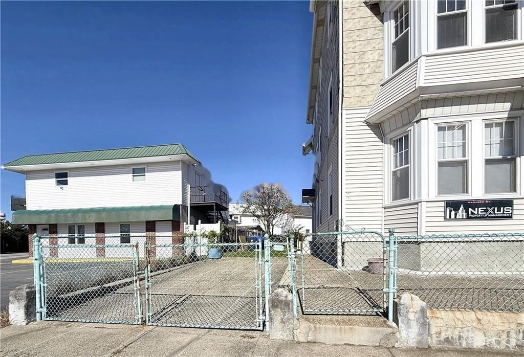 66 Japonica St - Photo 3 of 12