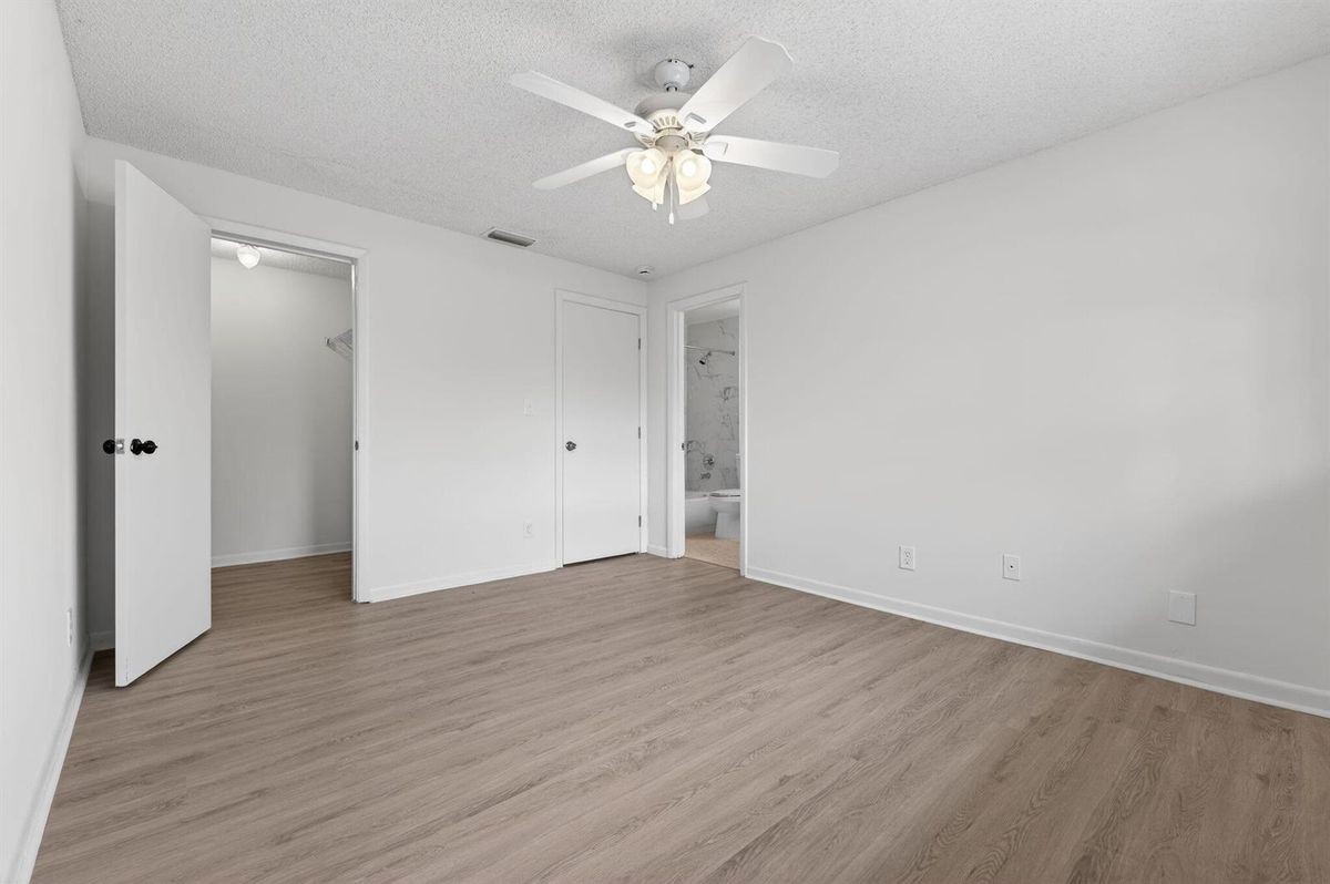 4983 Nw 95th Ave - Photo 4 of 18