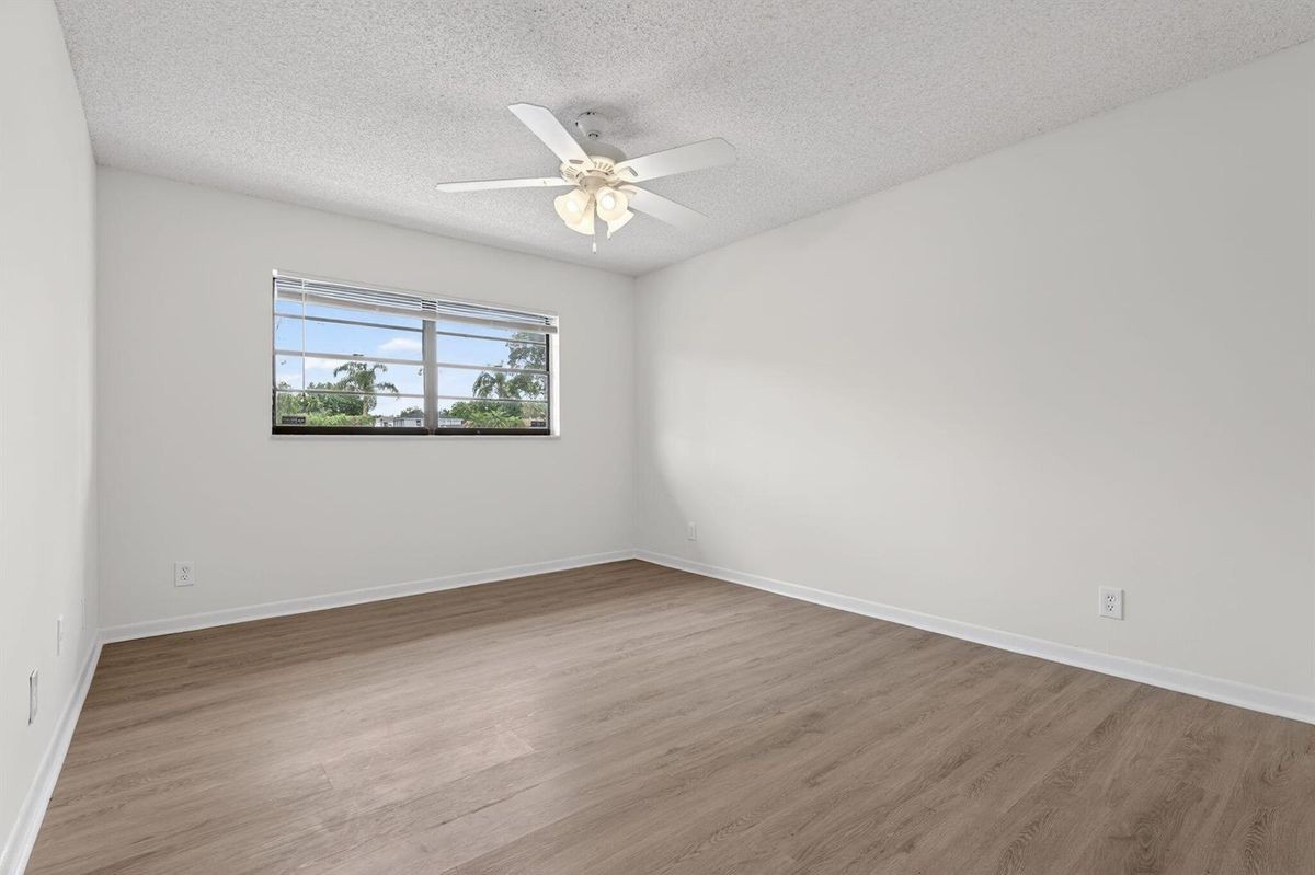 4983 Nw 95th Ave - Photo 7 of 18