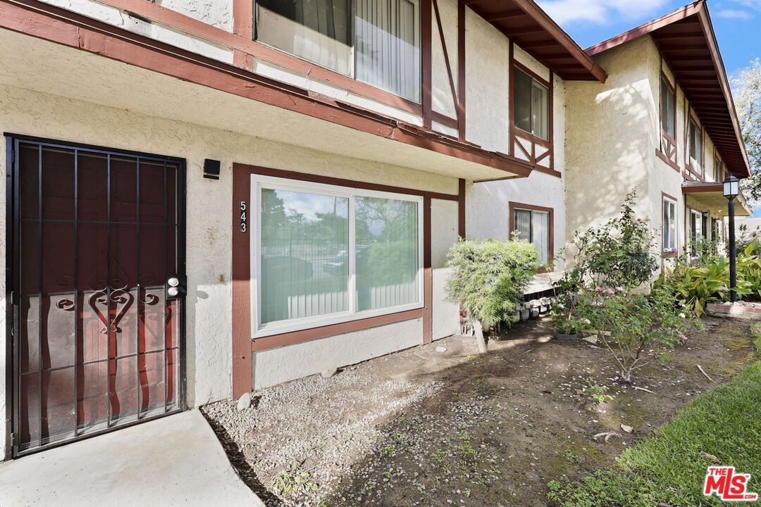 543 N Grove Ave - Photo 4 of 30