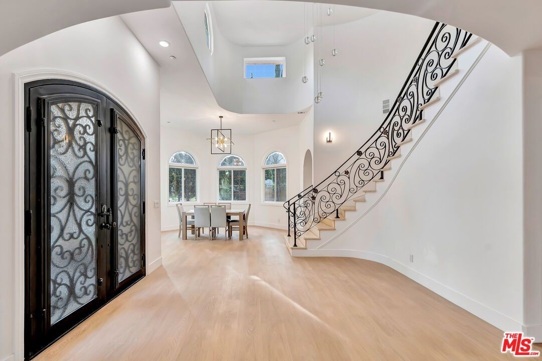 661 W Lemon Ave - Photo 5 of 43