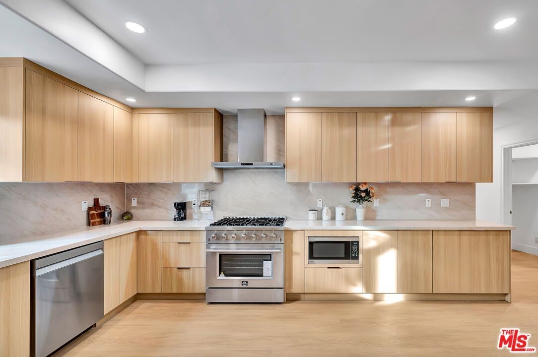 661 W Lemon Ave - Photo 6 of 43