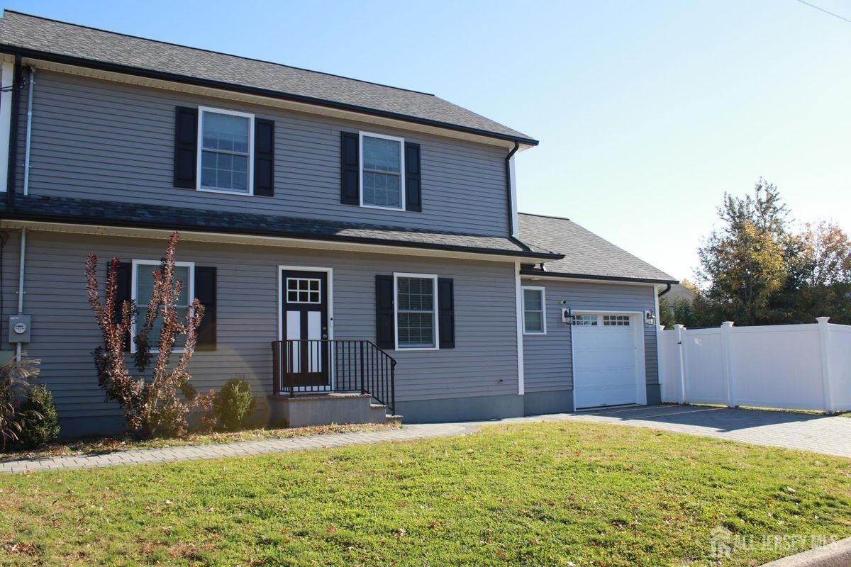 800 Drake Ave - Photo 2 of 8