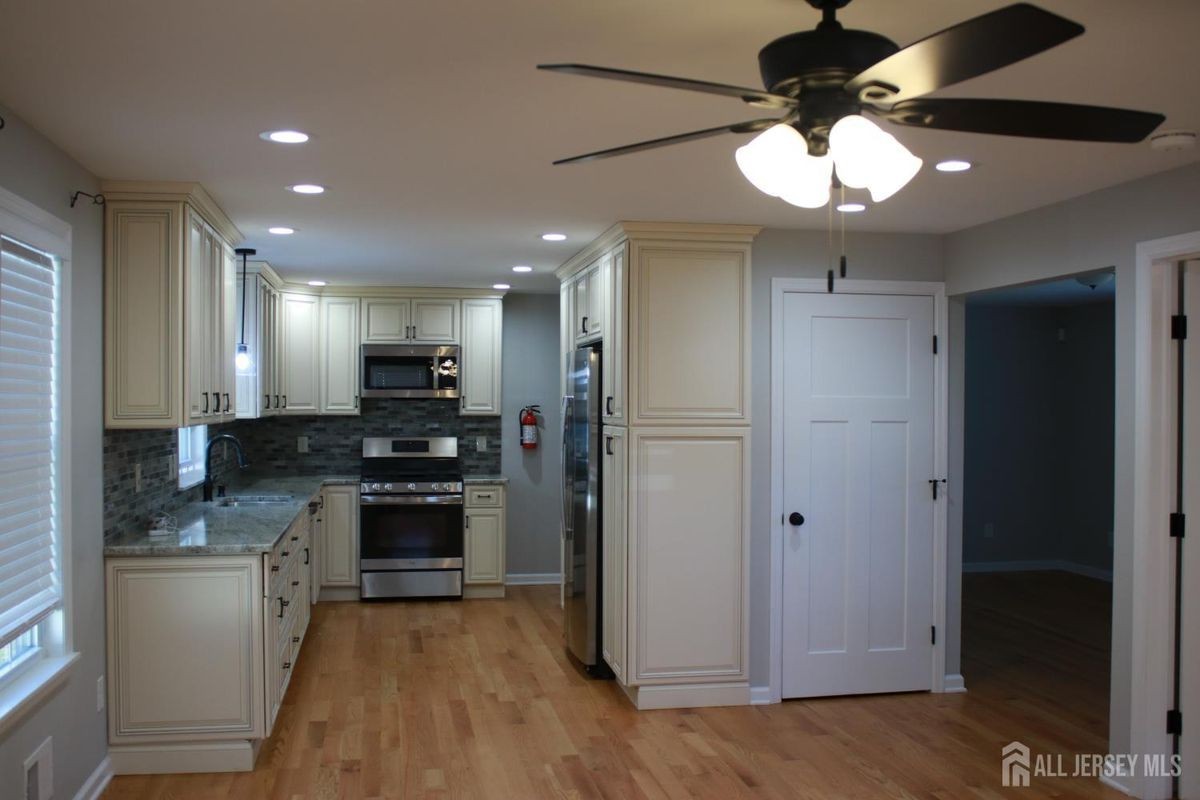 800 Drake Ave - Photo 4 of 8