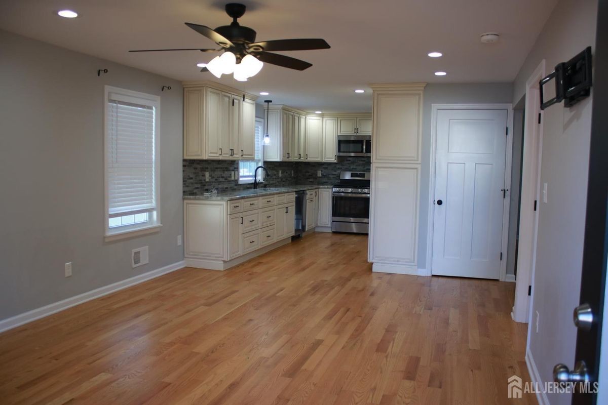 800 Drake Ave - Photo 5 of 8