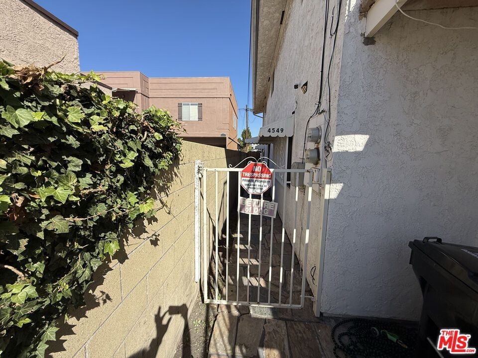 4547 W 166th St - Photo 2 of 17