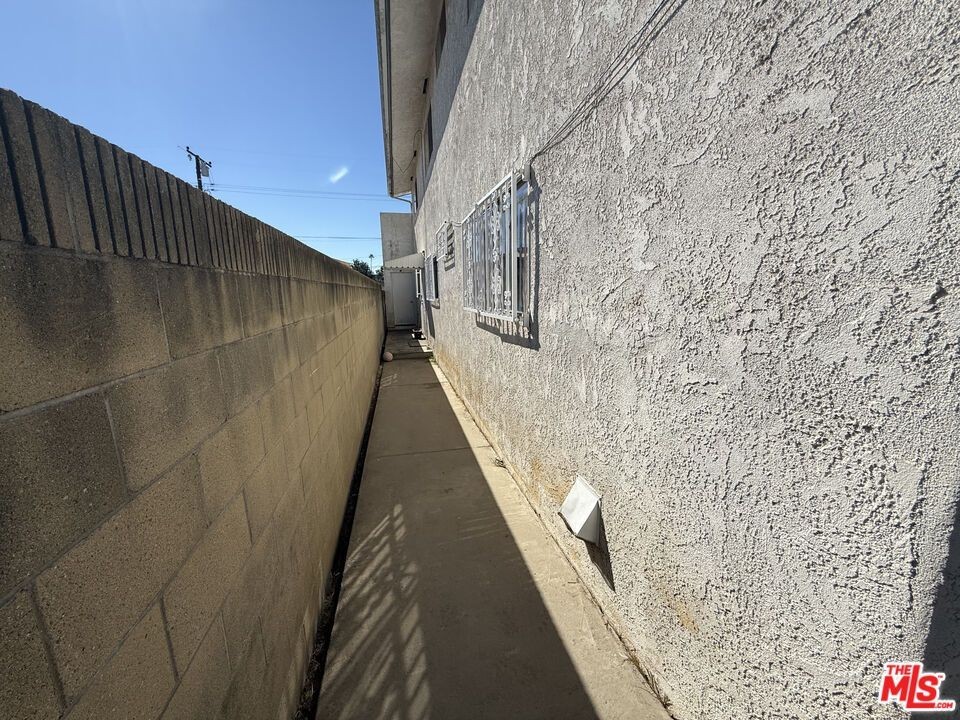 4547 W 166th St - Photo 5 of 17