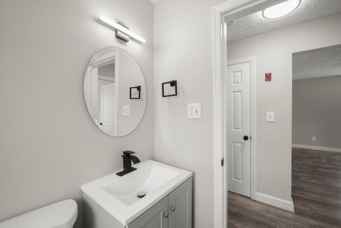 7520 Burgess Ln - Photo 6 of 20
