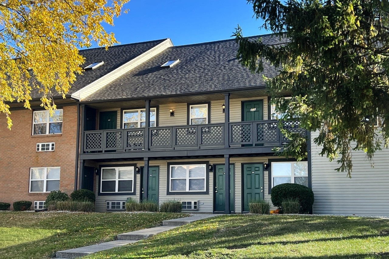 Greenlawn Arbors Apartments - Photo 3 of 36