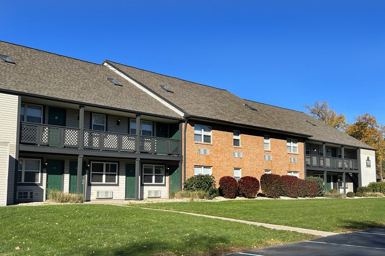 Greenlawn Arbors Apartments - Photo 4 of 36