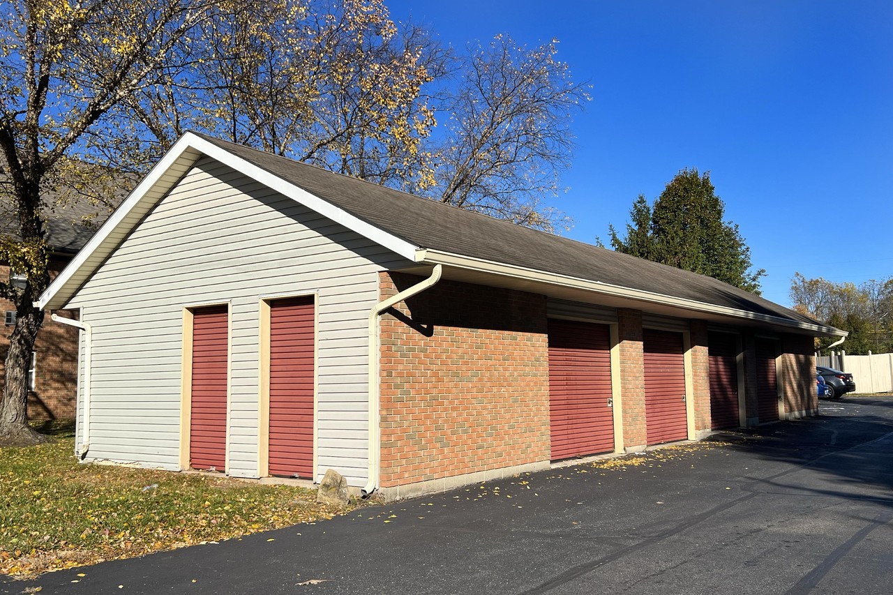 Greenlawn Arbors Apartments - Photo 7 of 36