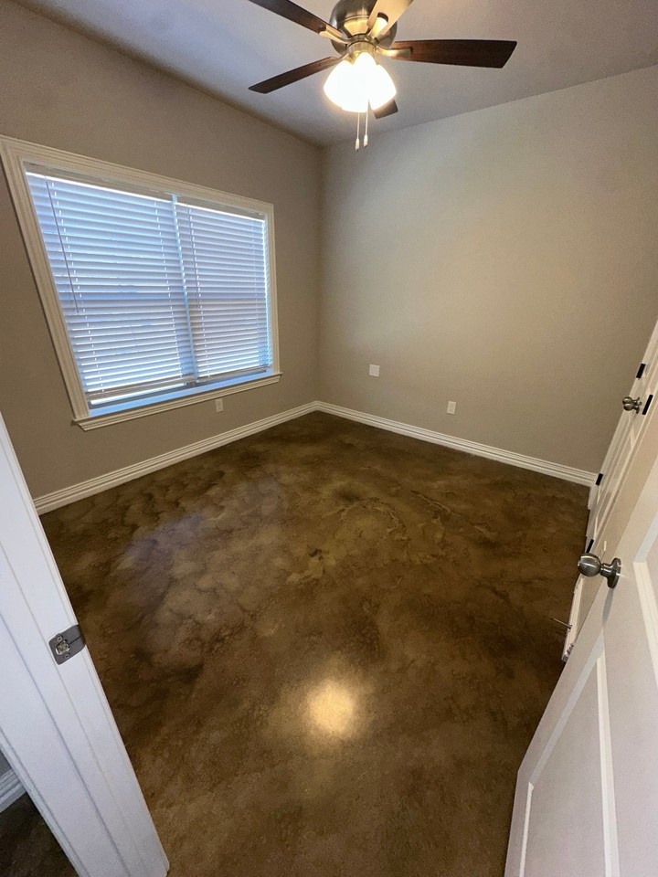 2407 Briar Hollow Dr - Photo 2 of 16