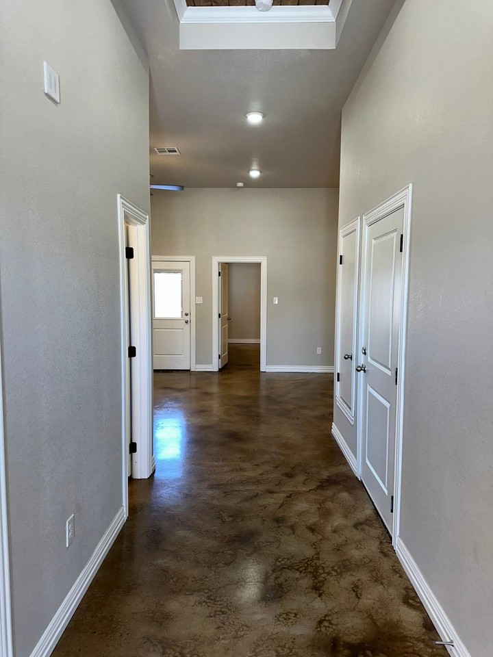 2407 Briar Hollow Dr - Photo 3 of 16