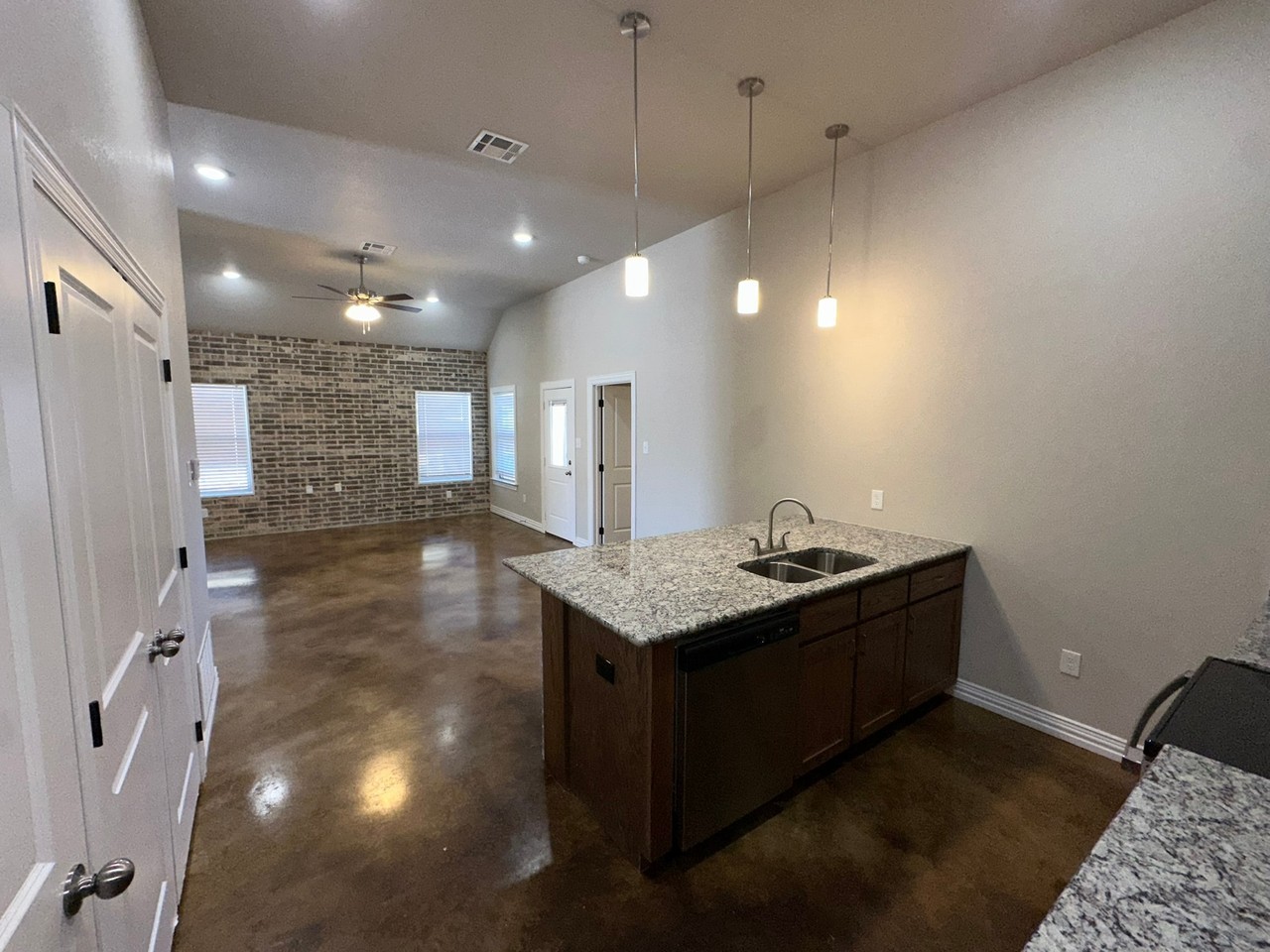 2407 Briar Hollow Dr - Photo 4 of 16