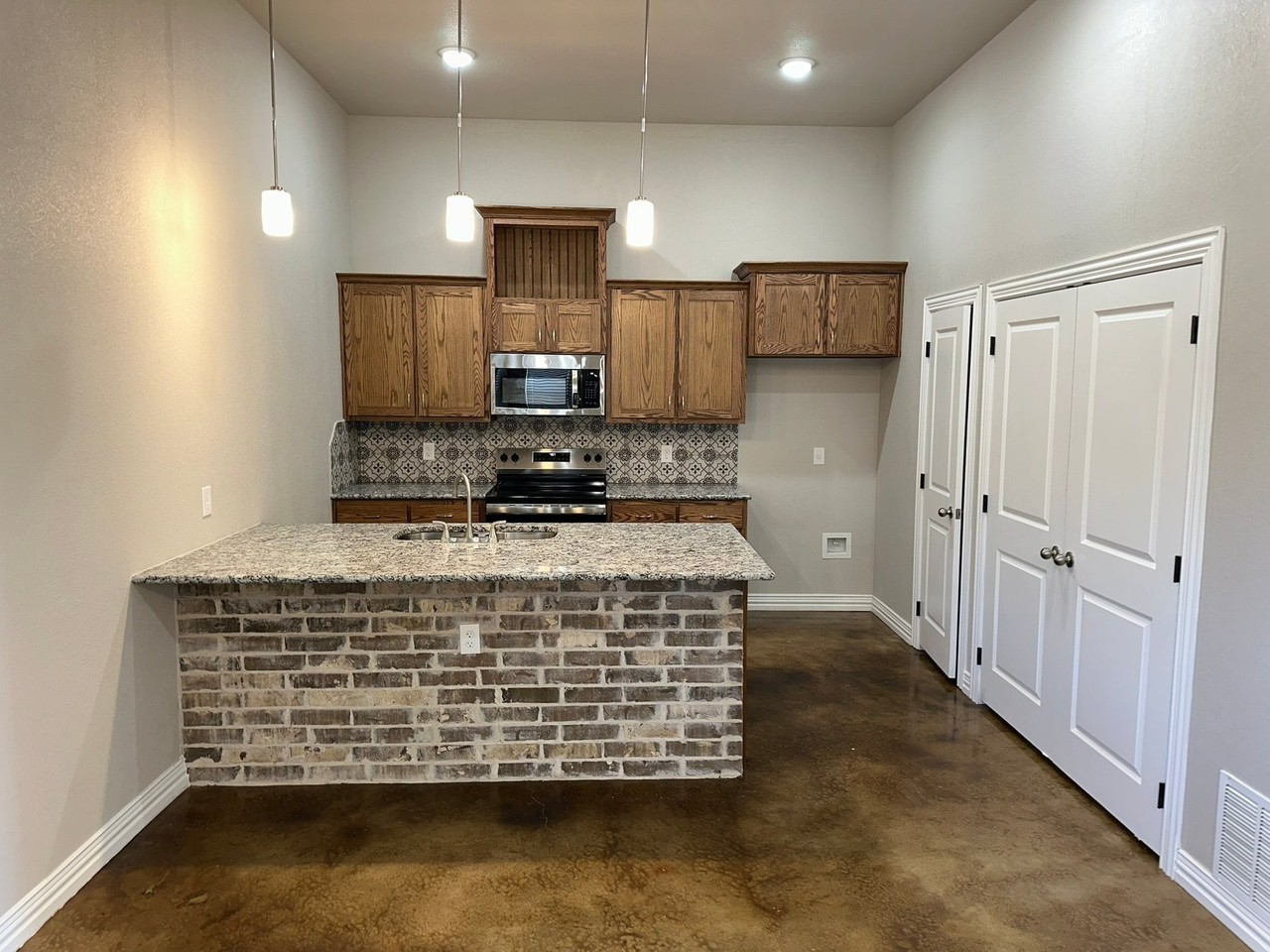 2407 Briar Hollow Dr - Photo 5 of 16