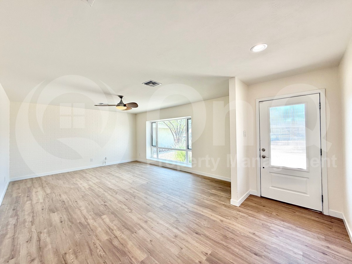 6402 E Holly St - Photo 3 of 20
