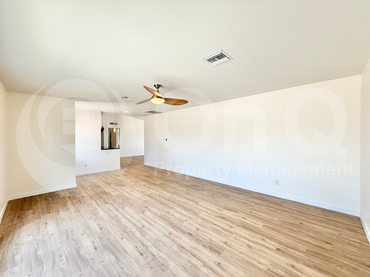 6402 E Holly St - Photo 4 of 20