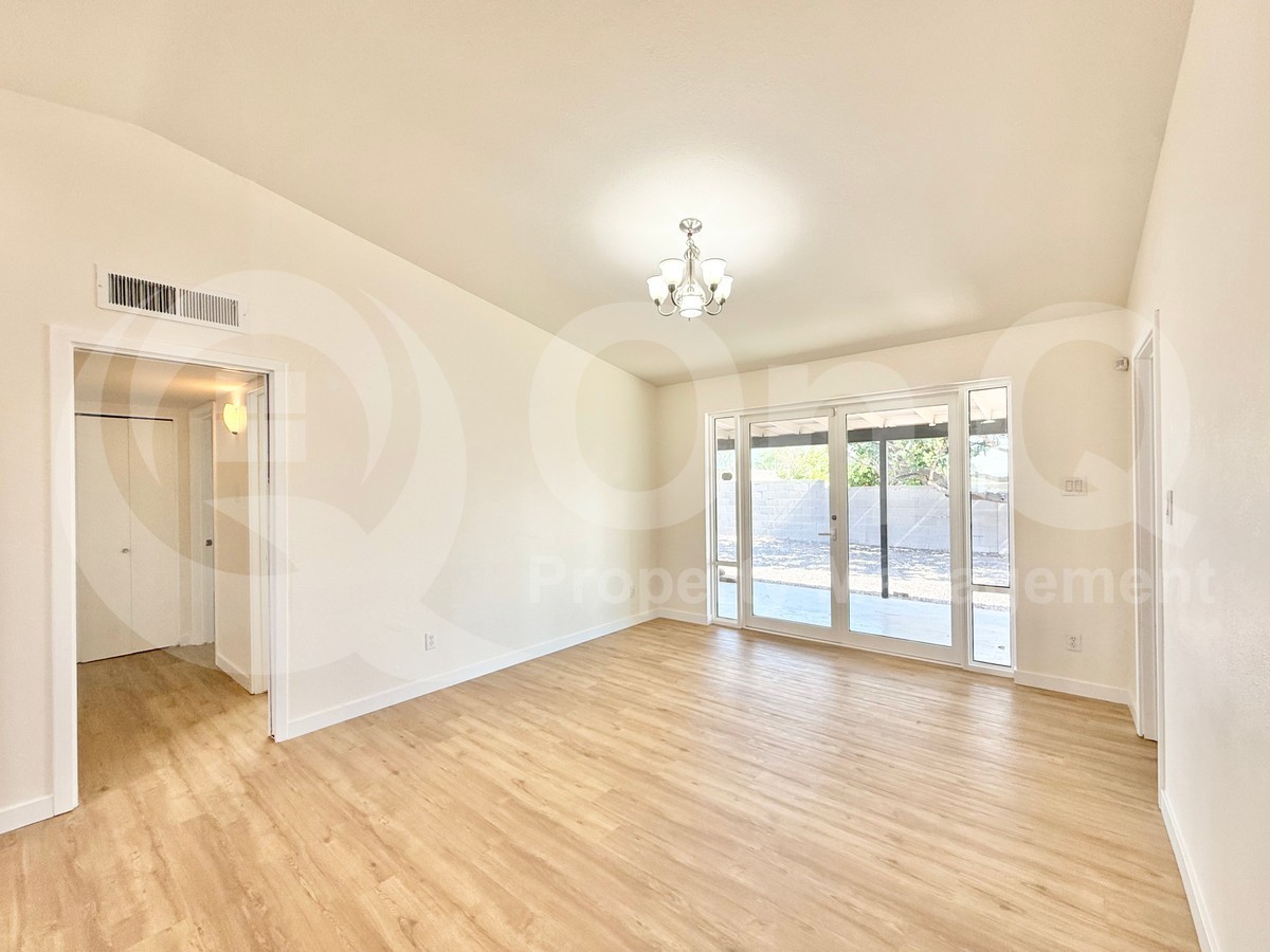 6402 E Holly St - Photo 5 of 20